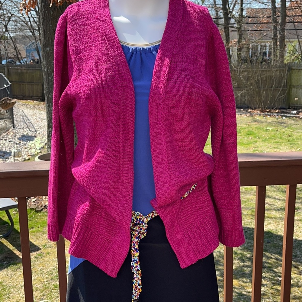 🍁Fuchsia open cardigan with a beaded belt woven through it belt can be replaced